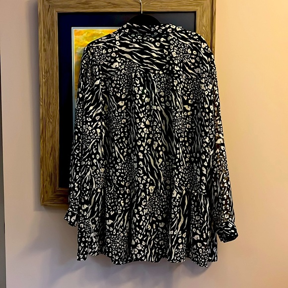 Black and white sheer top - Picture 2 of 3